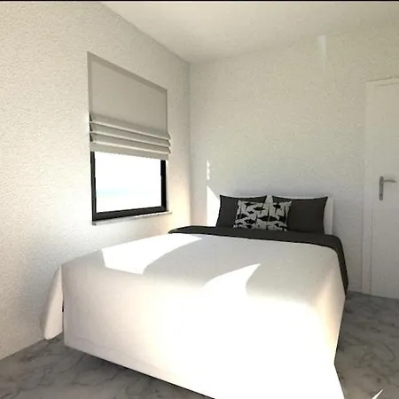 In Near Sandy Beach, Cleaning Included Apartamento