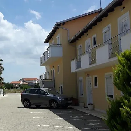 In Near Sandy Beach, Cleaning Included Apartamento *