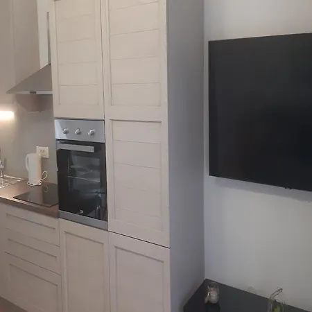 In Near Sandy Beach, Cleaning Included Apartamento