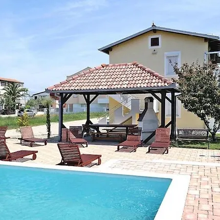 In Near Sandy Beach, Cleaning Included Appartamento *